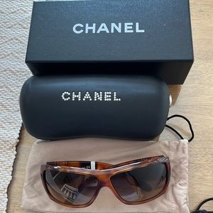 Brand New Chanel logo sunglasses
